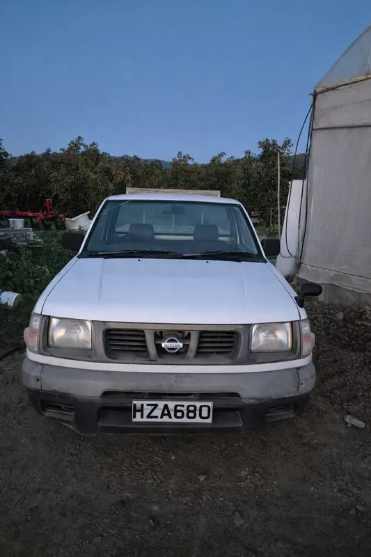 Nissan Navara 2000