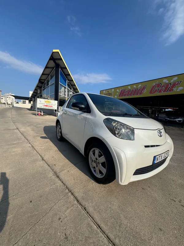 Toyota iQ 2011